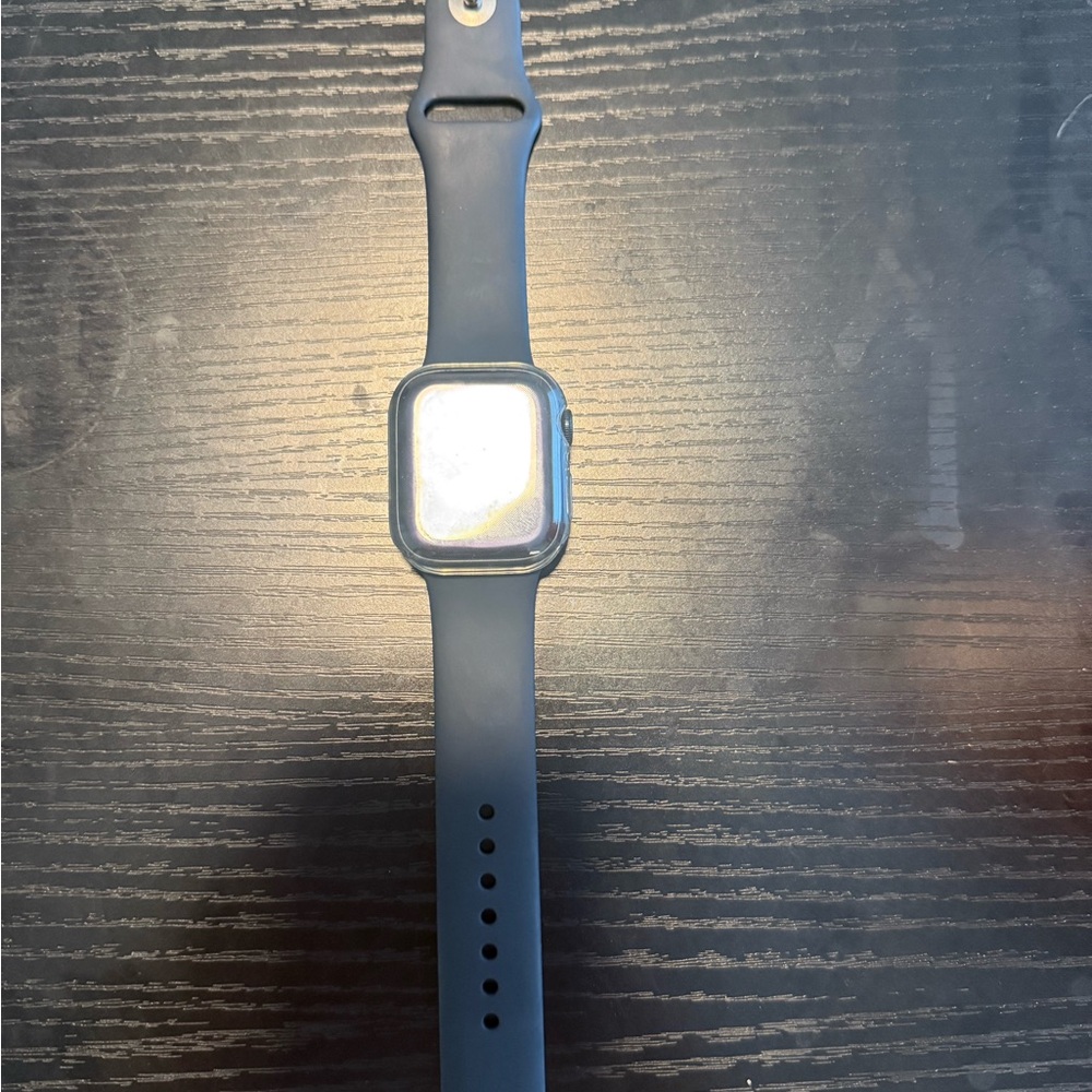 Apple Watch Series 8 GPS only - Picture 1 of 7